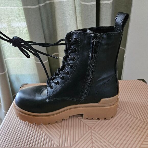 Urban Outfitters Boots Combat Black Lace Up Tan Rubber Sole Casual Neutral Brody - Picture 6 of 14